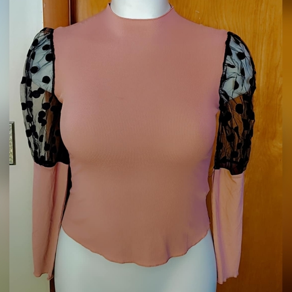 🩷$15 | SHEIN Ribbed Lightweight Sweater • Black Sheer Polka Dot Mesh Sleeves🩷 - Picture 4 of 5